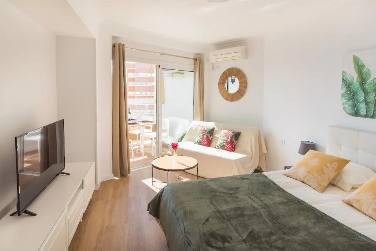Bonito Estudio A Pie De Playa Benalmadena Spain
